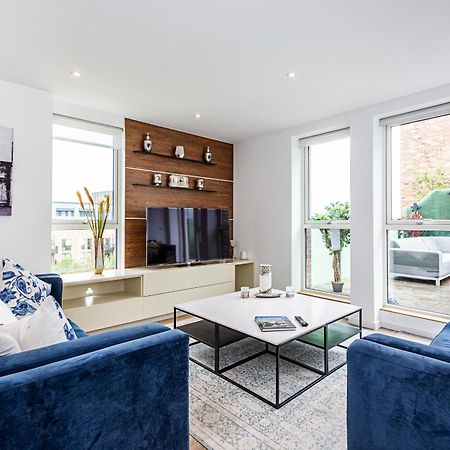 Апартаменти Chiswick Park 3 Bed 3 Bath West London - Parking Екстер'єр фото