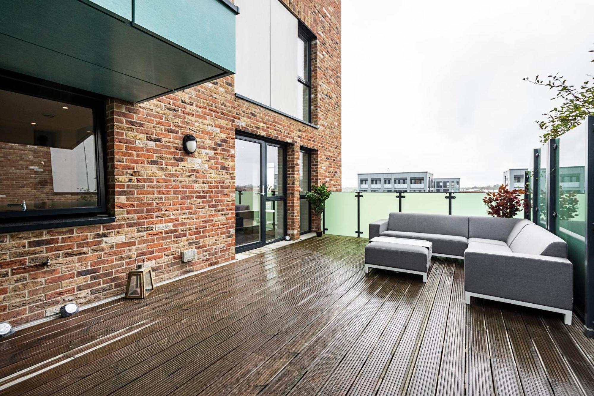Апартаменти Chiswick Park 3 Bed 3 Bath West London - Parking Екстер'єр фото