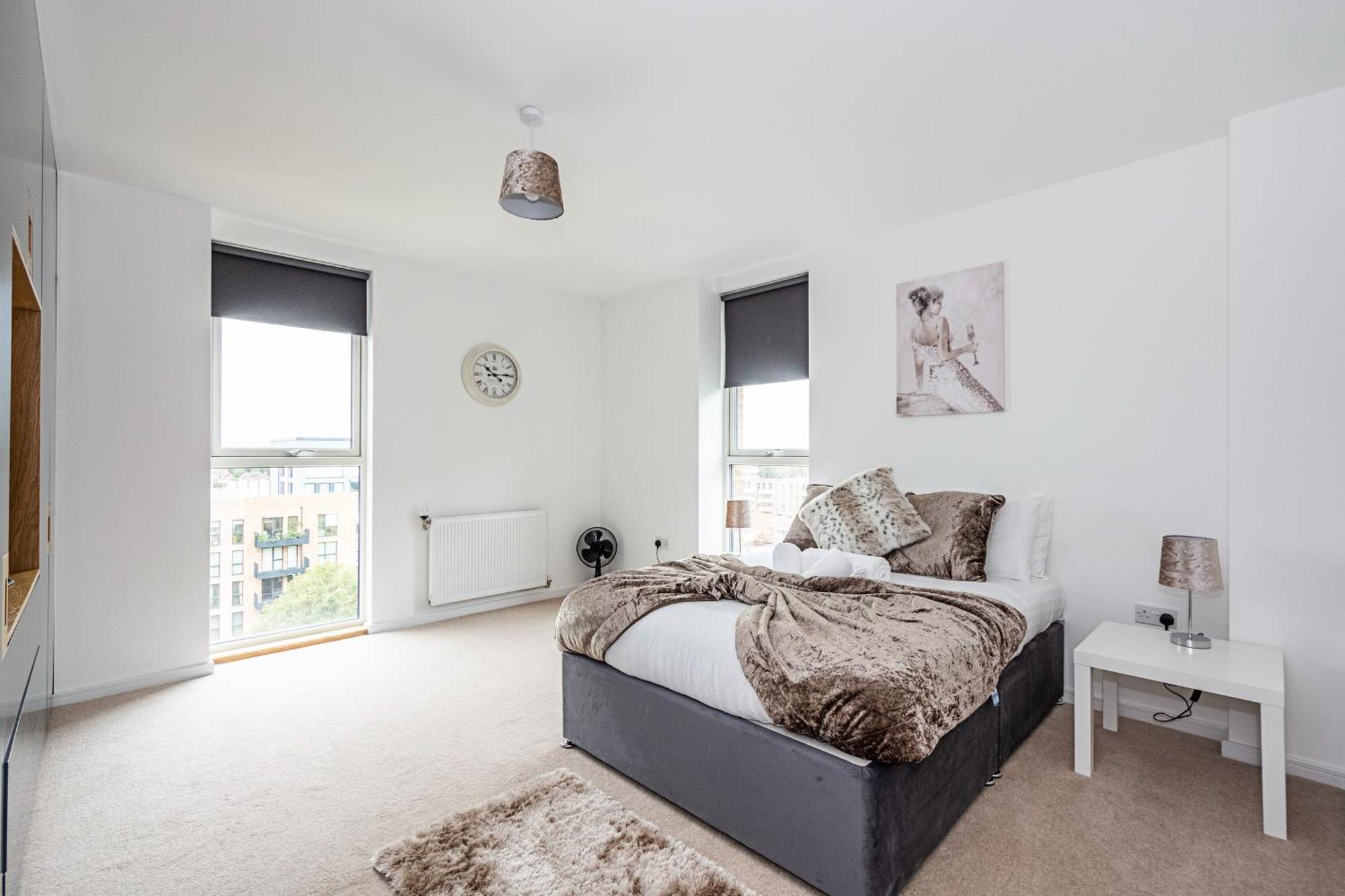 Апартаменти Chiswick Park 3 Bed 3 Bath West London - Parking Екстер'єр фото