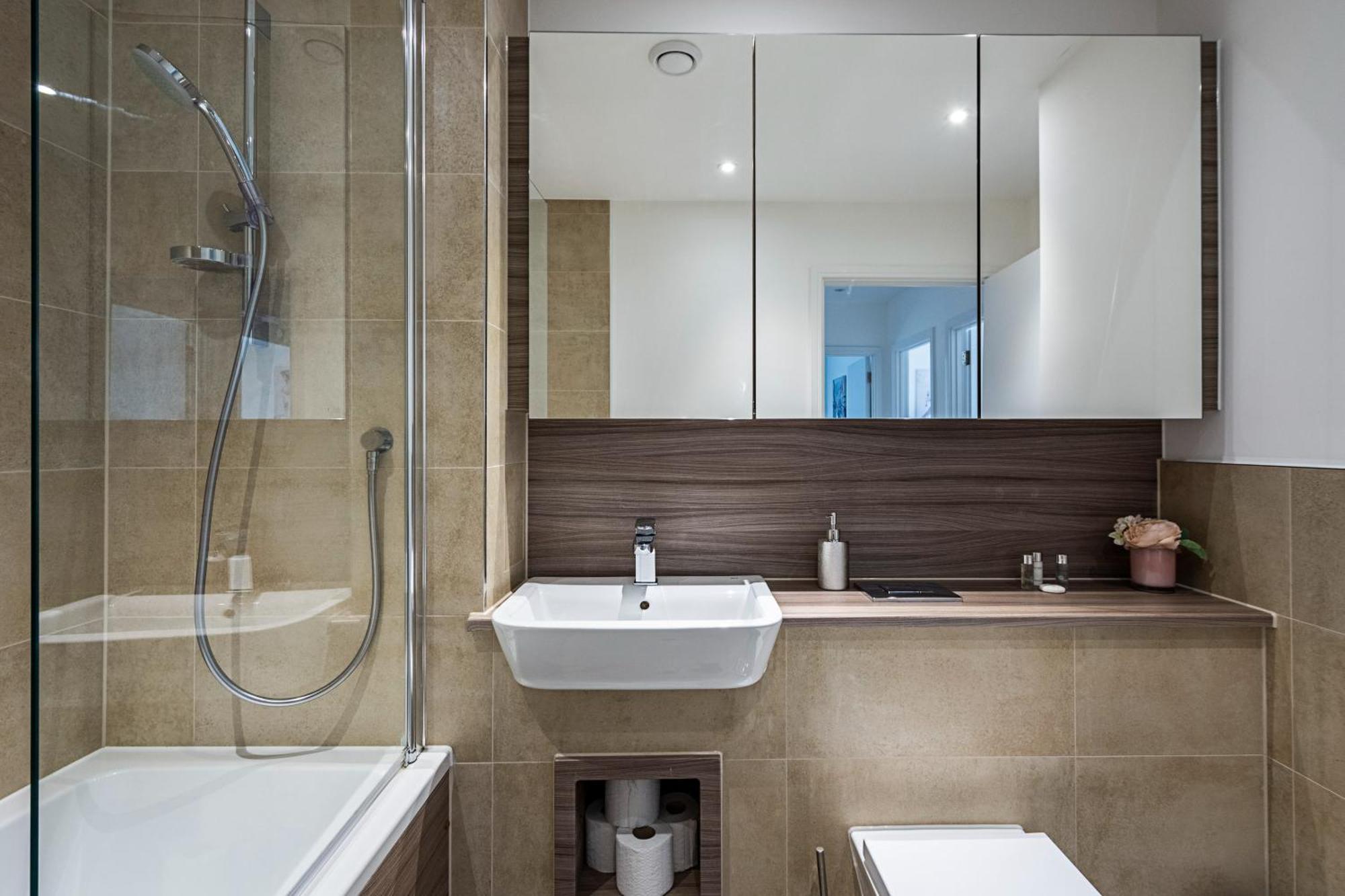 Апартаменти Chiswick Park 3 Bed 3 Bath West London - Parking Екстер'єр фото