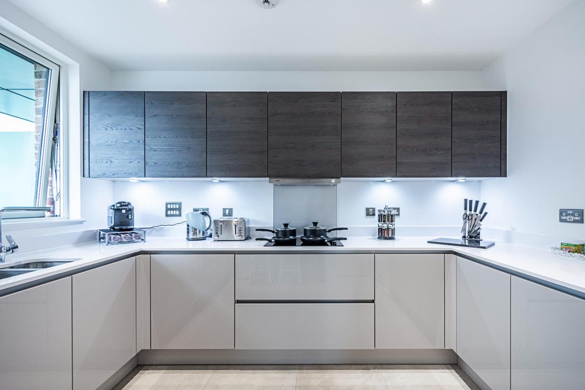 Апартаменти Chiswick Park 3 Bed 3 Bath West London - Parking Екстер'єр фото