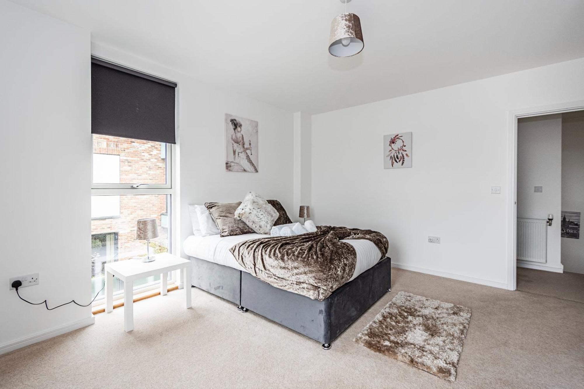 Апартаменти Chiswick Park 3 Bed 3 Bath West London - Parking Екстер'єр фото