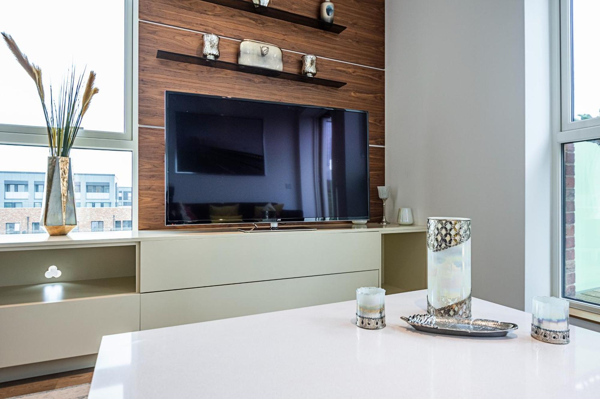 Апартаменти Chiswick Park 3 Bed 3 Bath West London - Parking Екстер'єр фото