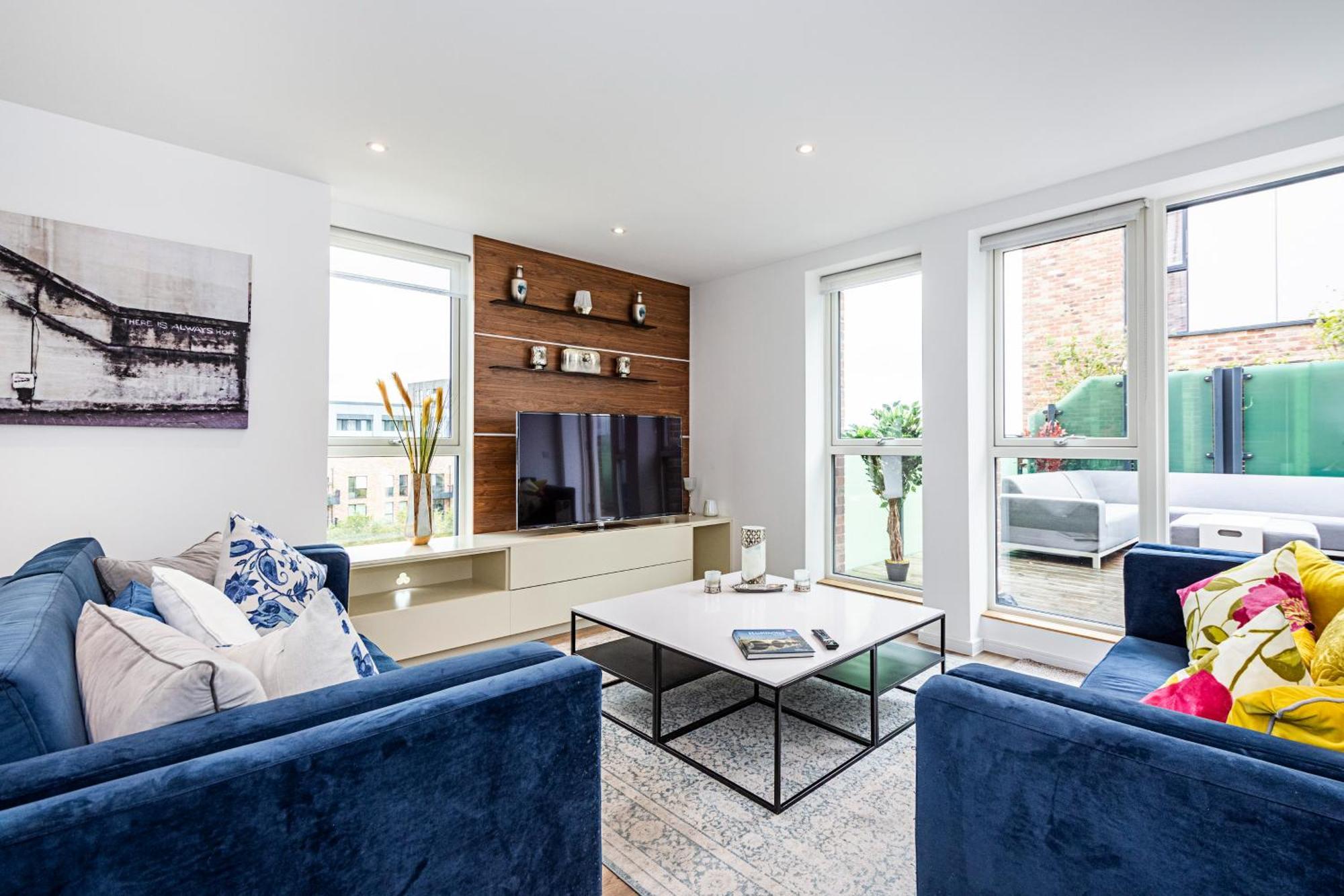 Апартаменти Chiswick Park 3 Bed 3 Bath West London - Parking Екстер'єр фото