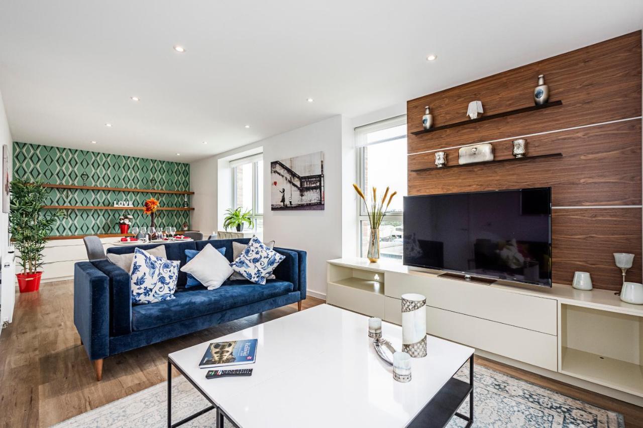Апартаменти Chiswick Park 3 Bed 3 Bath West London - Parking Екстер'єр фото