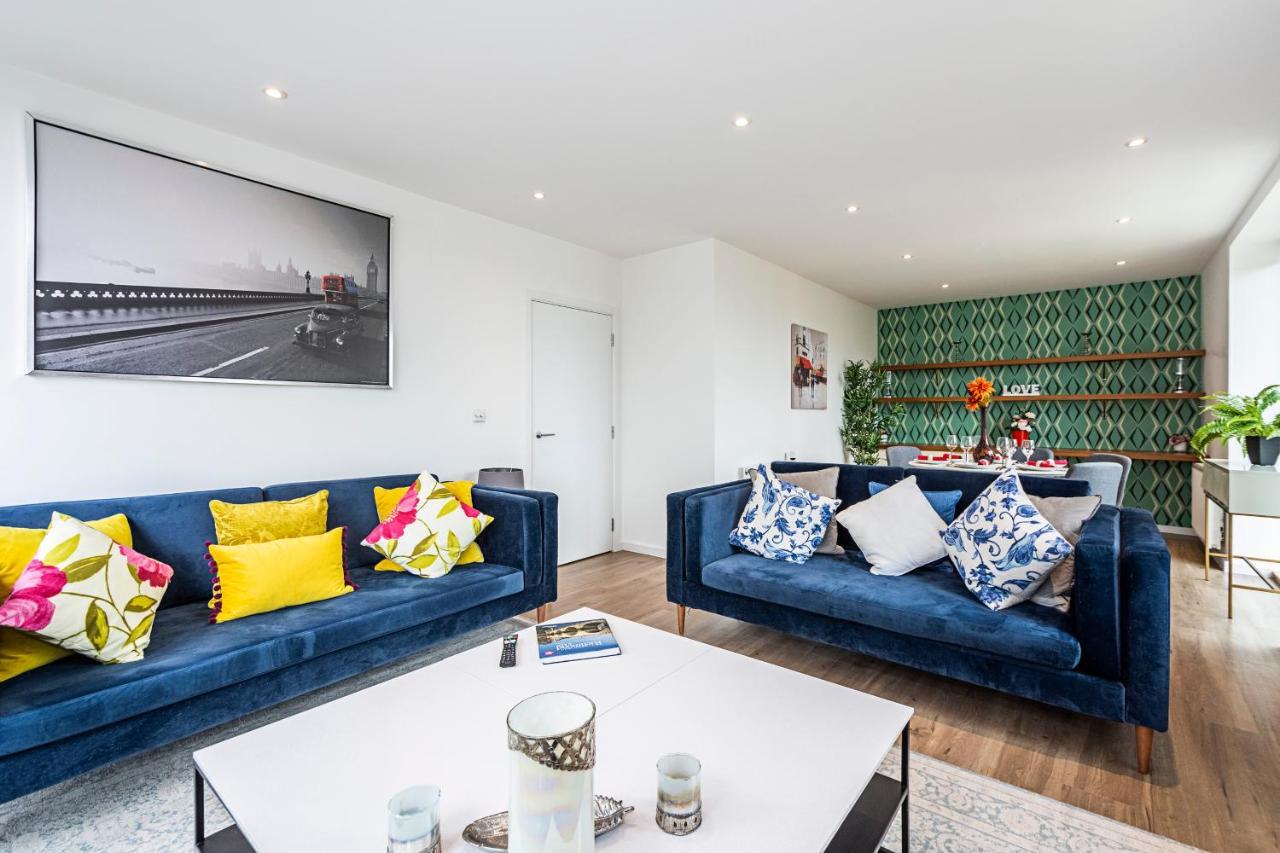 Апартаменти Chiswick Park 3 Bed 3 Bath West London - Parking Екстер'єр фото
