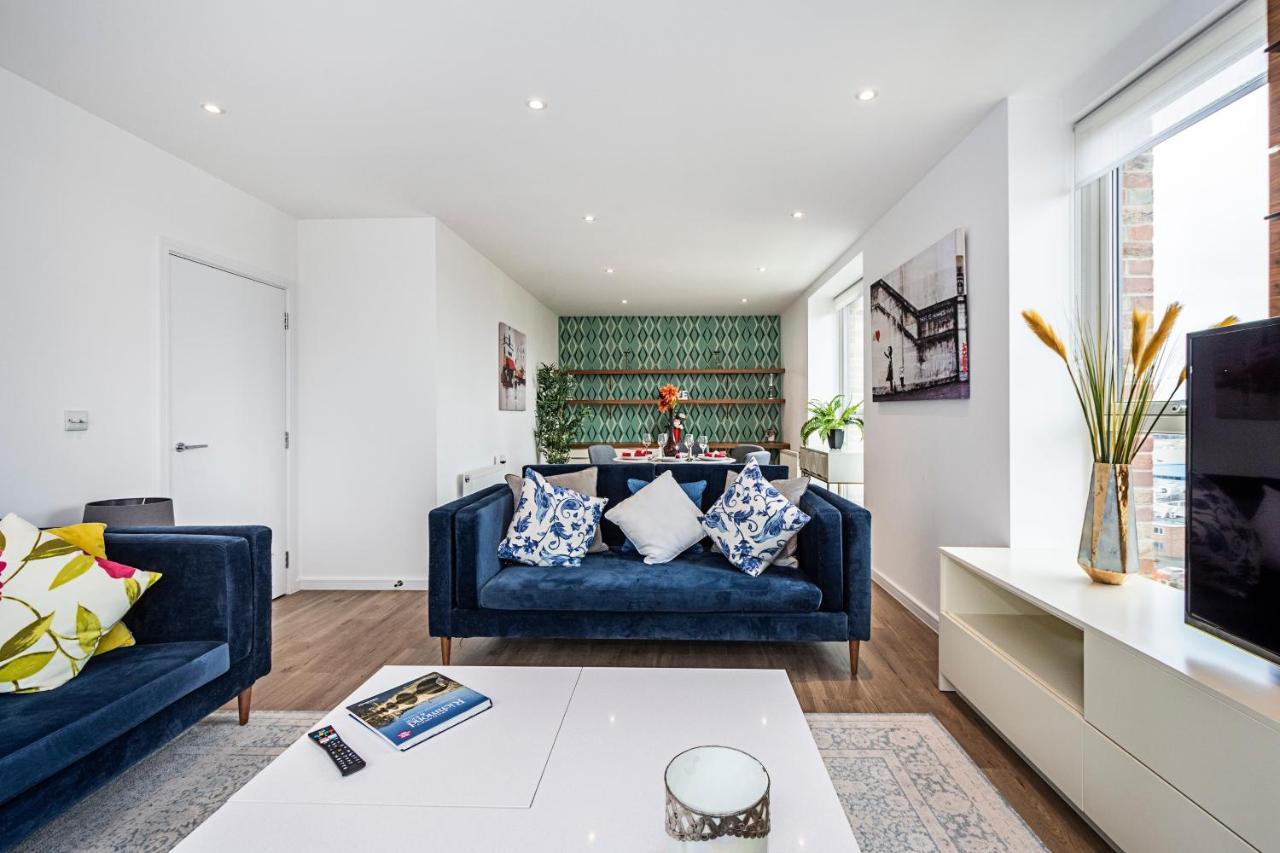 Апартаменти Chiswick Park 3 Bed 3 Bath West London - Parking Екстер'єр фото