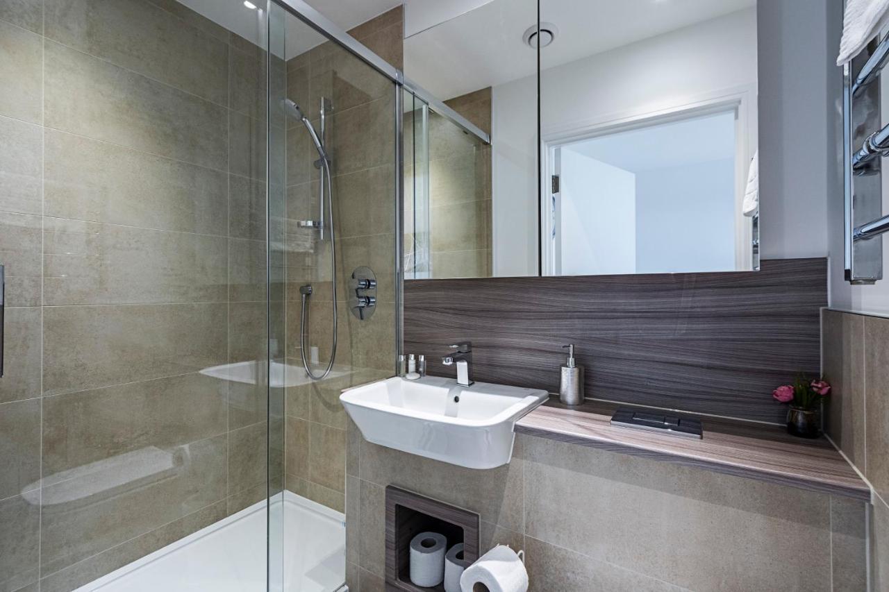Апартаменти Chiswick Park 3 Bed 3 Bath West London - Parking Екстер'єр фото